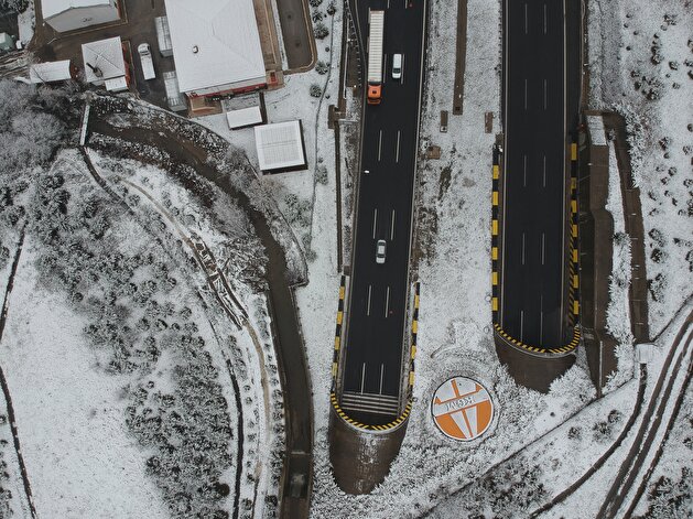 Snow turns cities into winter wonderland in Turkey