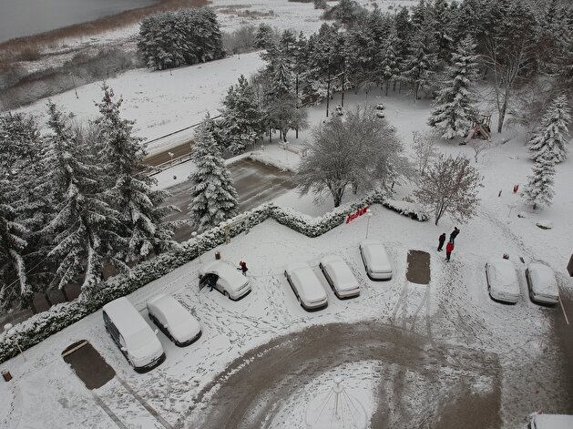 Snow turns cities into winter wonderland in Turkey