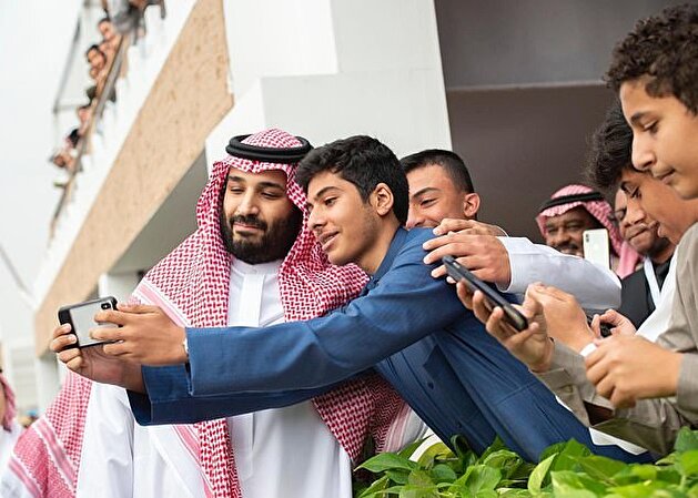 Saudi’s bin Salman poses for selfies at lux event under Khashoggi's shadow