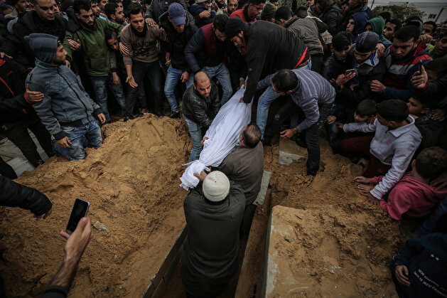 Funeral of Gazan teen dies of injuries from Israeli gunfire