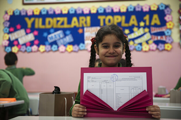 18 million Turkish students receive midterm report cards