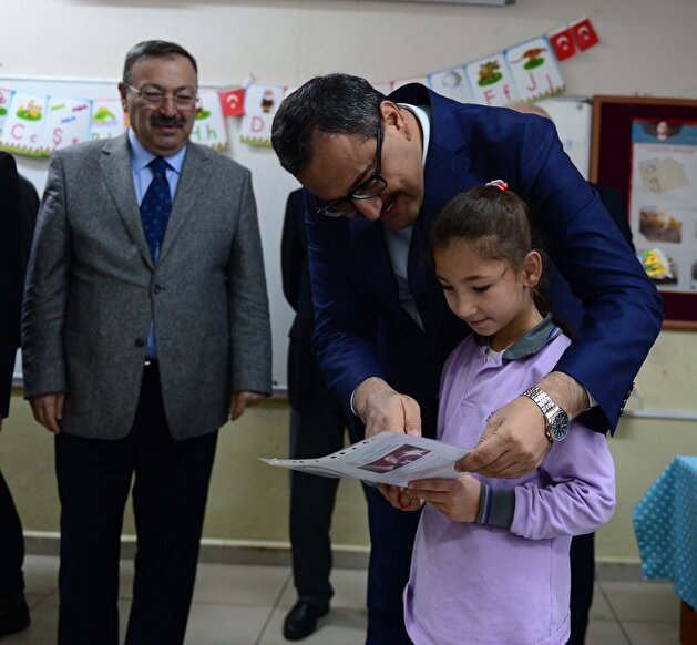 18 million Turkish students receive midterm report cards