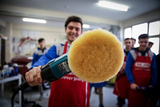 Turkish school produces car paint, can’t keep up with demand after support from Italian giant