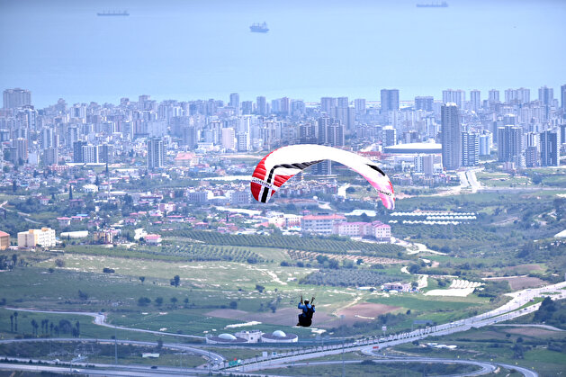 Parachutists new frequent destination 'Gelincik Hill'