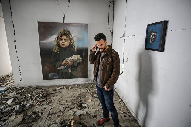 Palestinian artist displays his paintings 'among the rubbles' in Gaza