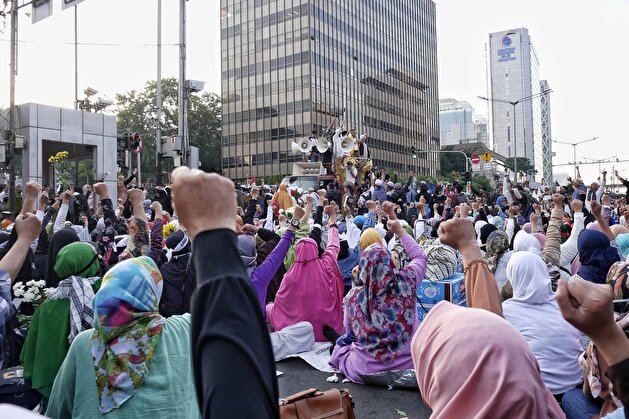 Mass rally in The Elections Supervisory Agency in Jakarta