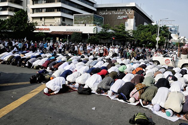 Mass rally in The Elections Supervisory Agency in Jakarta