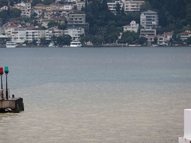 Mud blackens the Bosphorus in Istanbul