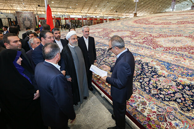Iran introduces world’s largest handwoven carpet