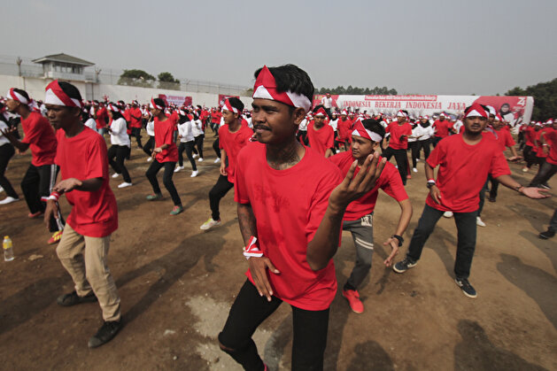 Prisoners celebrate the 74th Indonesian independence