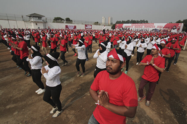 Prisoners celebrate the 74th Indonesian independence