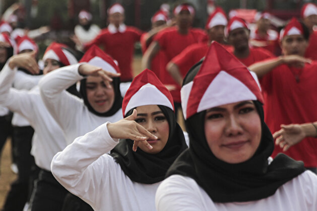 Prisoners celebrate the 74th Indonesian independence