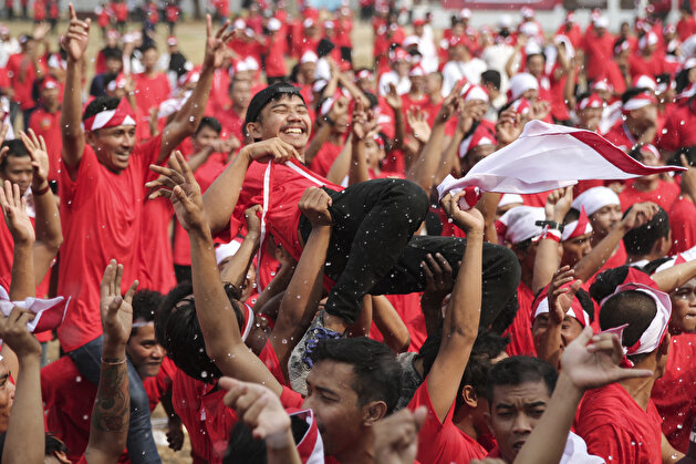Prisoners celebrate the 74th Indonesian independence