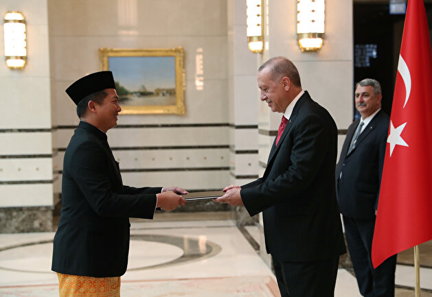 Indonesia's ambassador presents the letter of credence to Turkey's Erdoğan