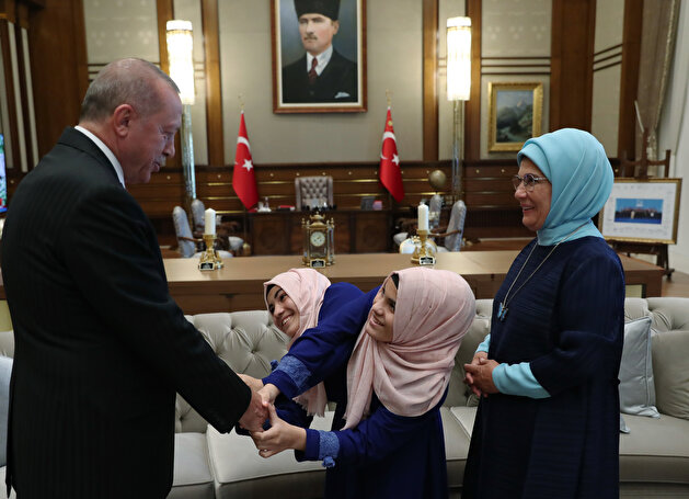 President Erdoğan welcomes siamese twin in Turkey
