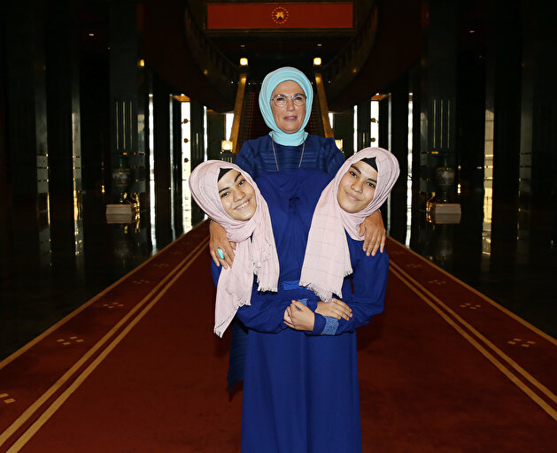 President Erdoğan welcomes siamese twin in Turkey