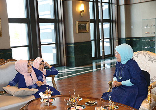 President Erdoğan welcomes siamese twin in Turkey