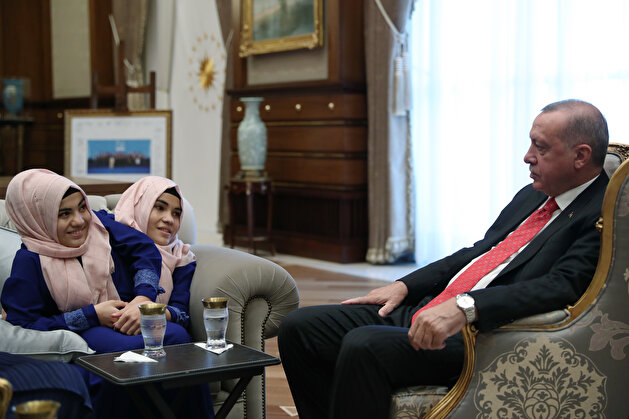 President Erdoğan welcomes siamese twin in Turkey