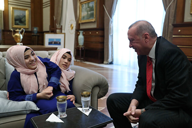 President Erdoğan welcomes siamese twin in Turkey