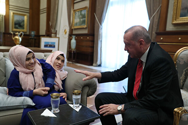 President Erdoğan welcomes siamese twin in Turkey
