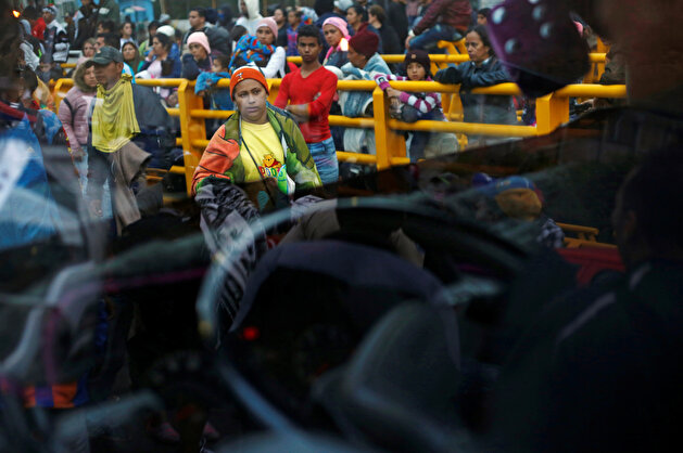 Venezuelan migrants flood into Ecuador ahead of new visa restrictions