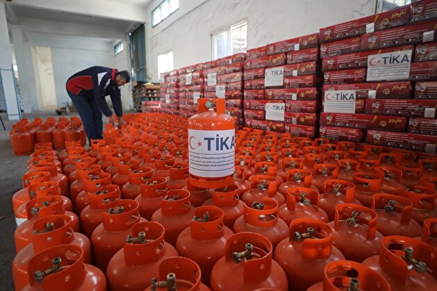 Turkish aid agency embraces Palestinian families left homeless by Israeli attacks