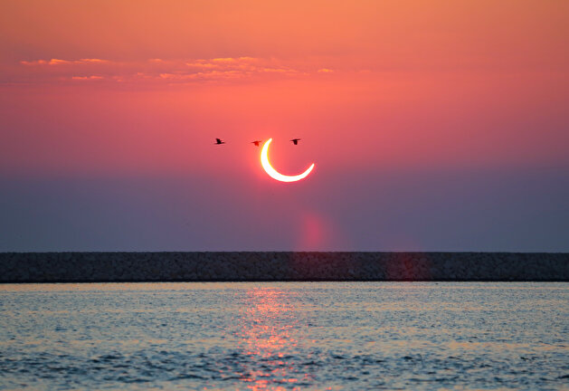 Dazzling solar eclipse across the world