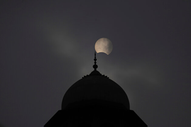 Dazzling solar eclipse across the world