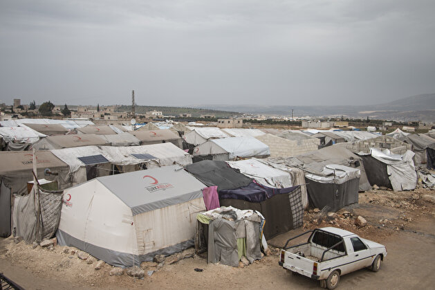 Civilians from Eastern Ghouta take shelter at camps in Idlib