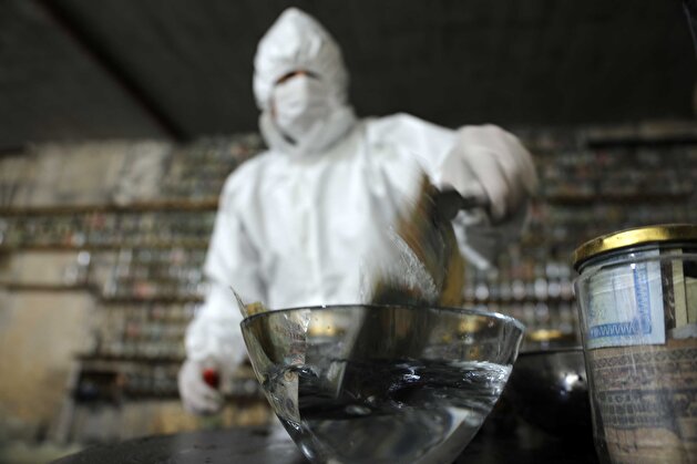 Museum owner disinfects 4 tons of money in SE Turkey