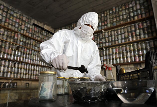 Museum owner disinfects 4 tons of money in SE Turkey