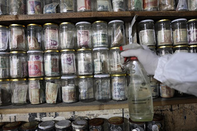 Museum owner disinfects 4 tons of money in SE Turkey
