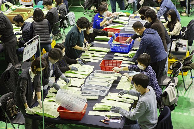 South Korea holds parliamentary elections amid coronavirus outbreak