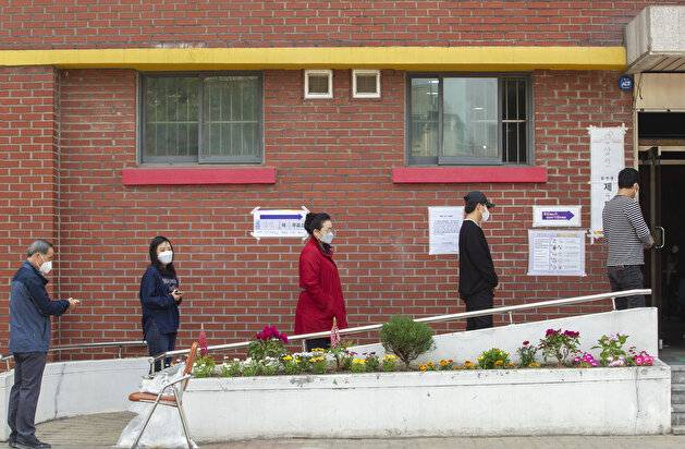 South Korea holds parliamentary elections amid coronavirus outbreak
