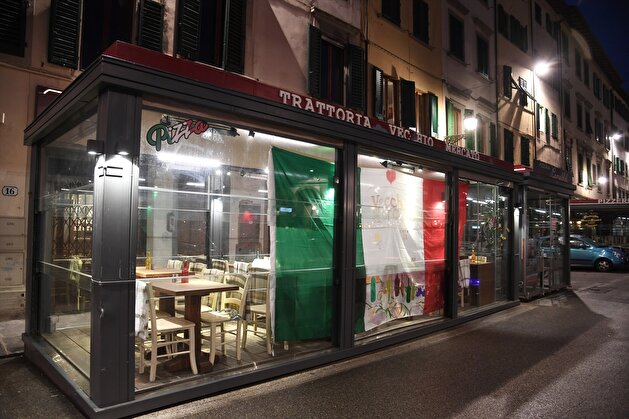 Restaurant owners protest closures amid bankruptcy in Italy
