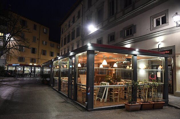 Restaurant owners protest closures amid bankruptcy in Italy