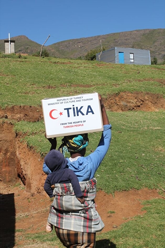 Turkey distributes food aid to hundreds in Lesotho