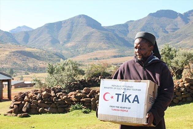 Turkey distributes food aid to hundreds in Lesotho