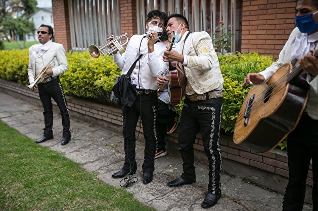 Colombia: Mariachis band delivers serenate at the streets during COVID-19 pandemic