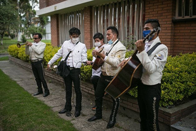 Colombia: Mariachis band delivers serenate at the streets during COVID-19 pandemic