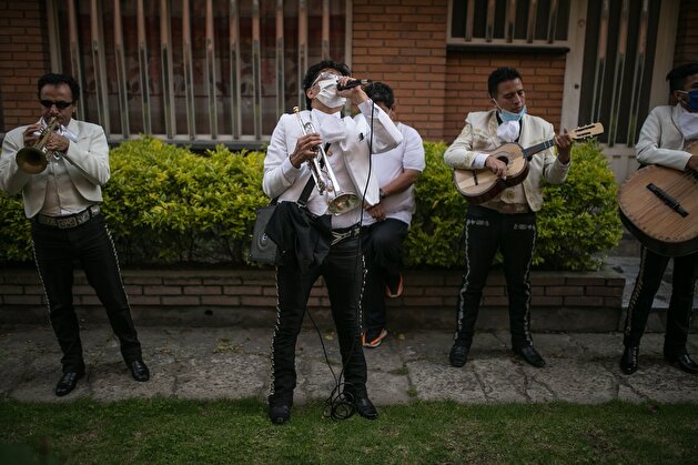 Colombia: Mariachis band delivers serenate at the streets during COVID-19 pandemic