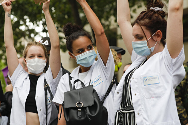 French health workers protest working conditions in Paris