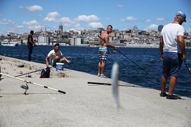 People flock to the beaches on the last day of Eid al-Adha in Istanbul