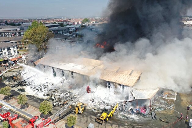 Fire in grocery store taken under control in Turkey's Sakarya
