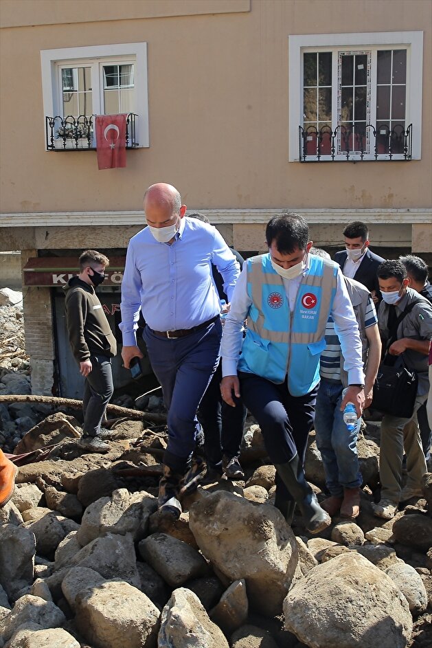 Turkish ministers inspect areas damaged by flash floods in Turkey's Giresun