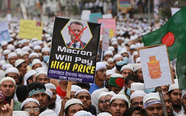 Thousands of Muslims in Bangladesh call for boycott of French products