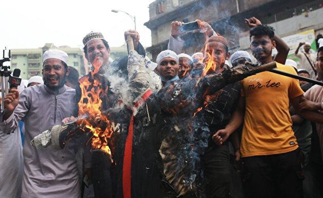Thousands of Muslims in Bangladesh call for boycott of French products