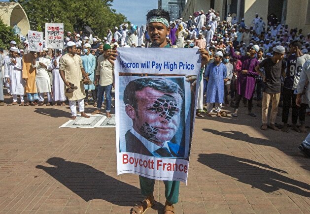Thousands of Muslims in Bangladesh call for boycott of French products