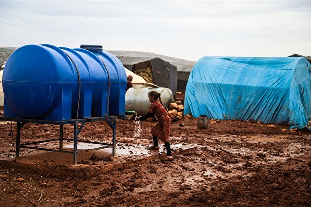 Heavy rain hits war-weary Syrian camps, exacerbates suffering of children in Idlib