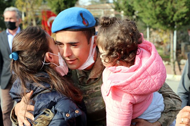 Over 240 Turkish soldiers sent off to Syria with hugs and prayers